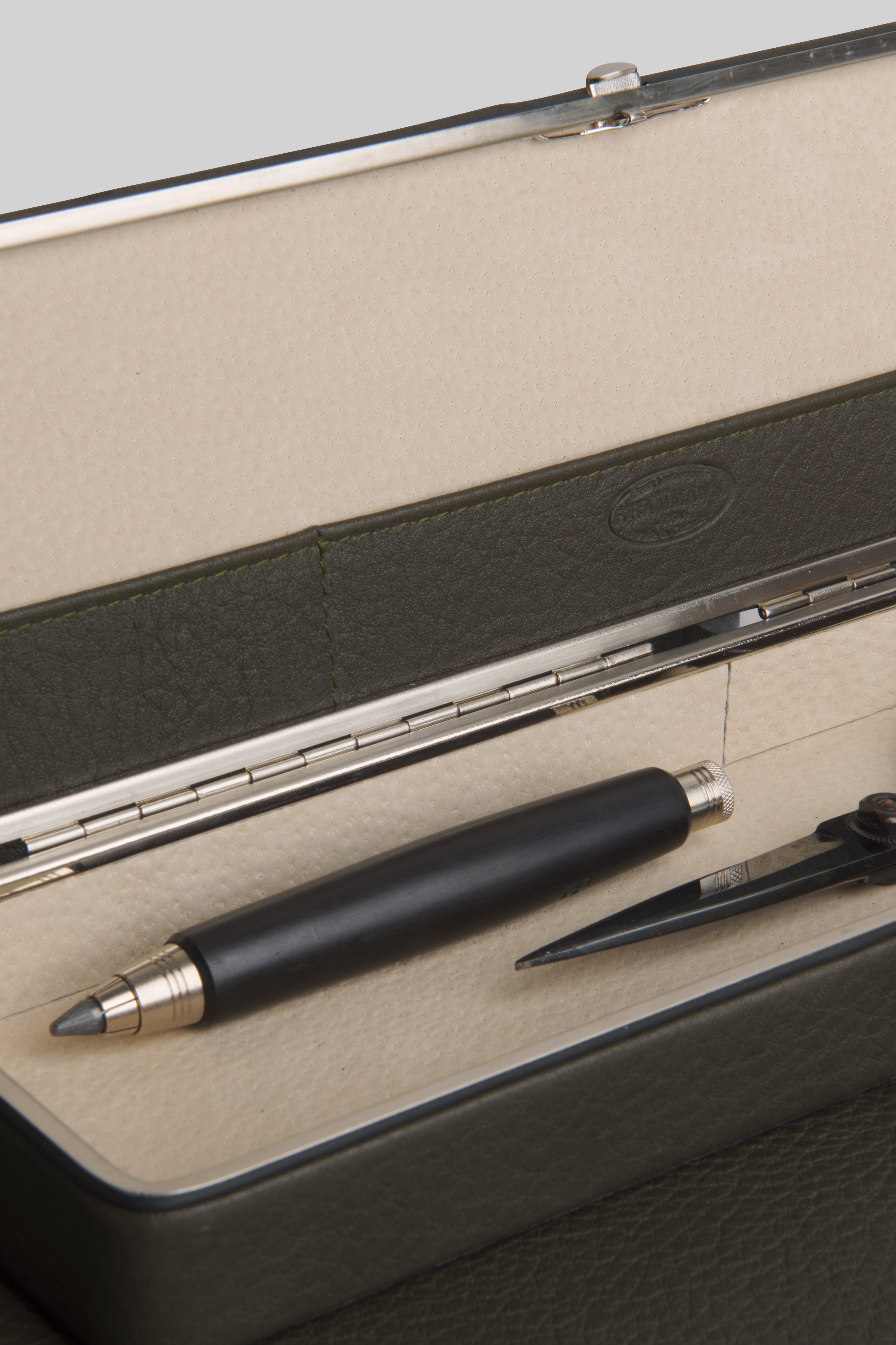 Chervo-Calf Leather Desk Set - Olive