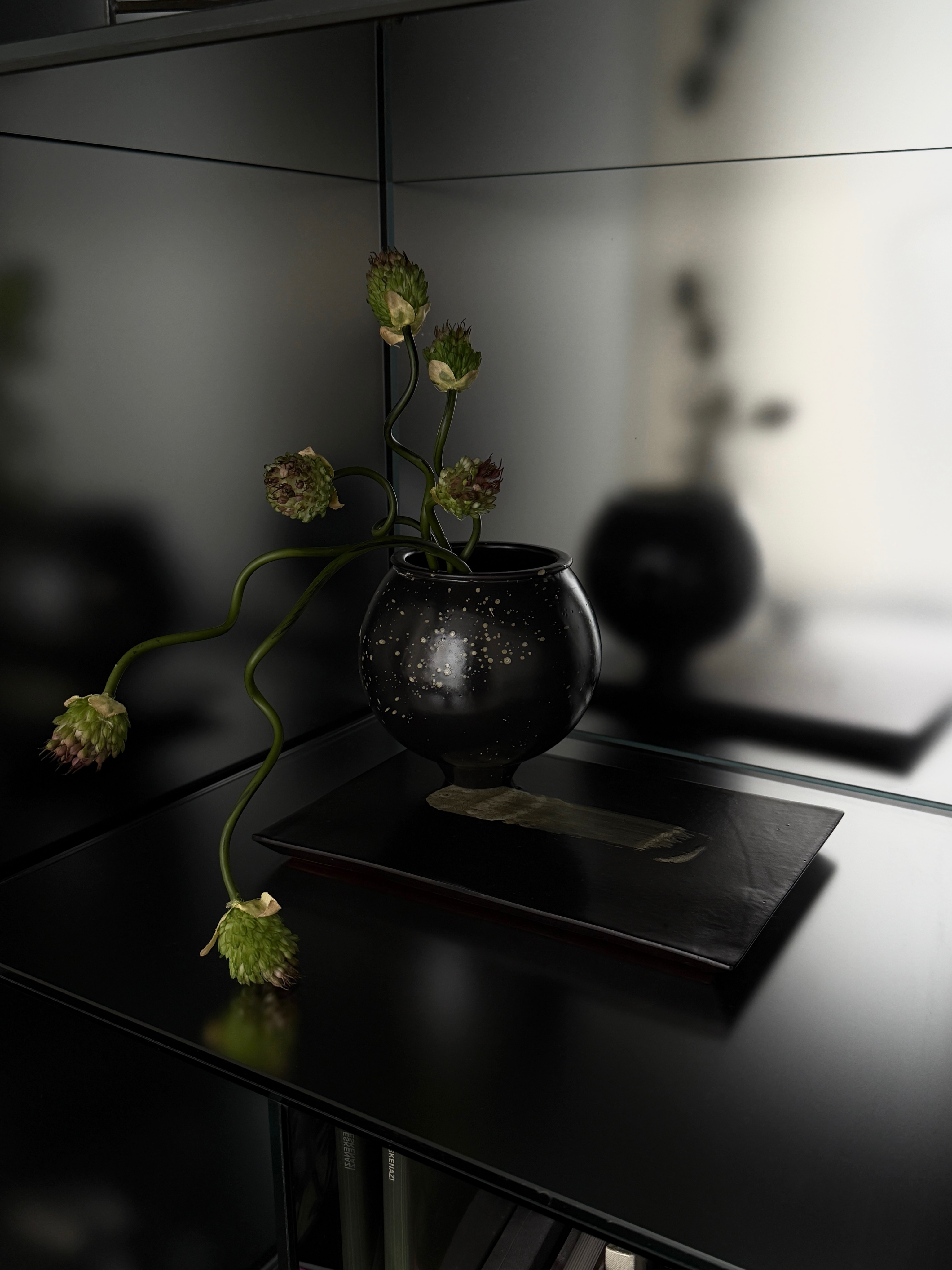 Xuan Ceramic Kensui Vessel – Near Snow